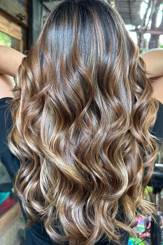 Buttery and caramel tones for luminous hair.