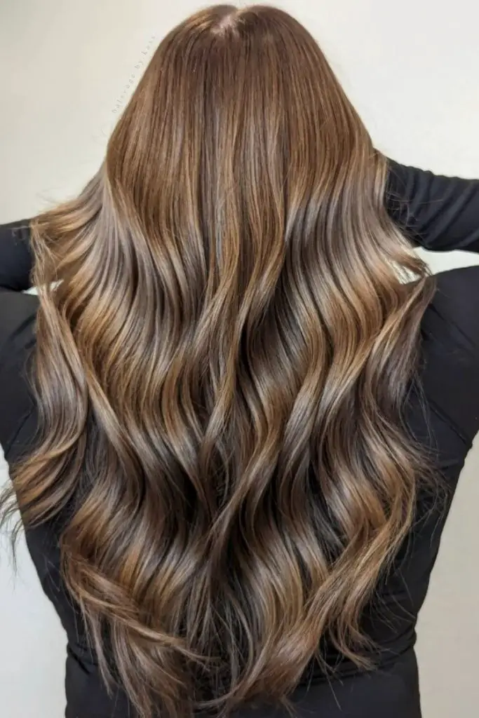 Warm caramel with spicy undertones.