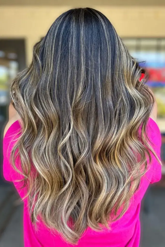 Light caramel and bubbly blonde highlights.