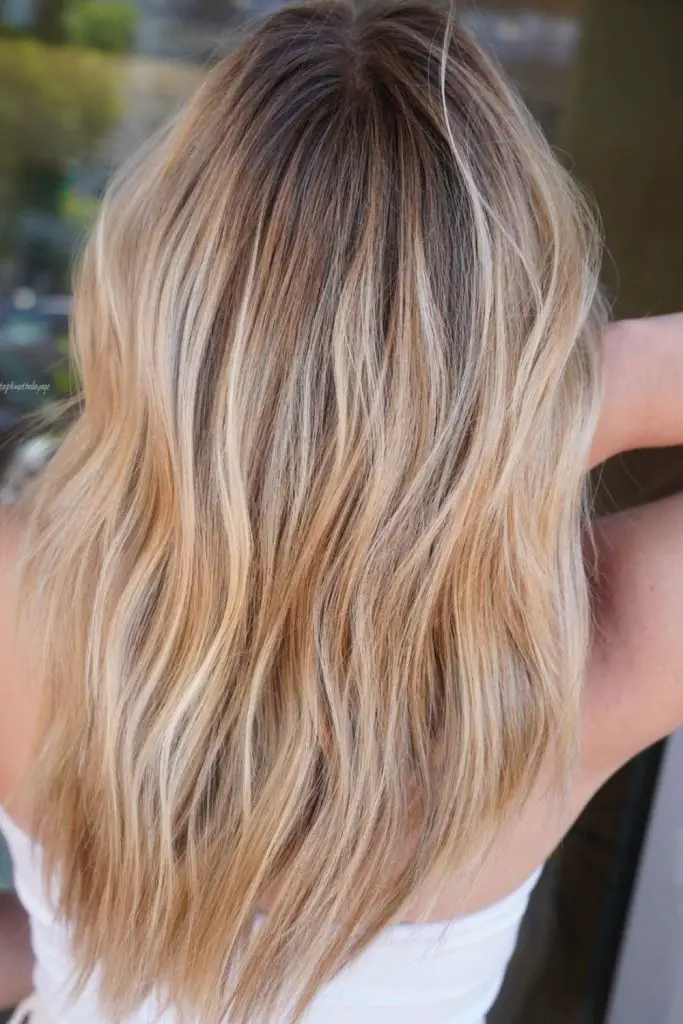 Bright caramel tones for a vibrant look.