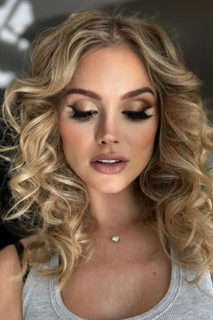 Soft, bouncy waves with extra shine and volume.