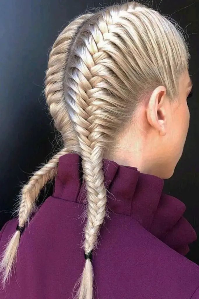 Mesmerizing infinity braid symbolizing elegance.