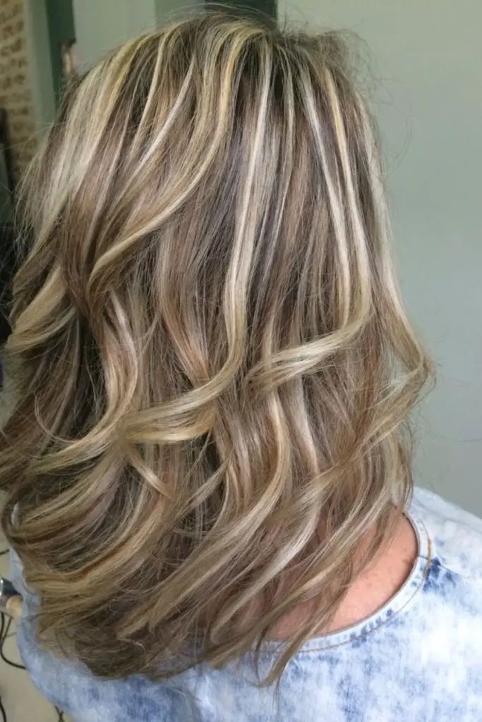 Refreshing caramel tones with light lemon hues.