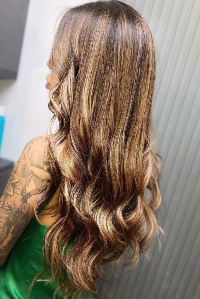 Bright sunlit caramel highlights for radiance.
