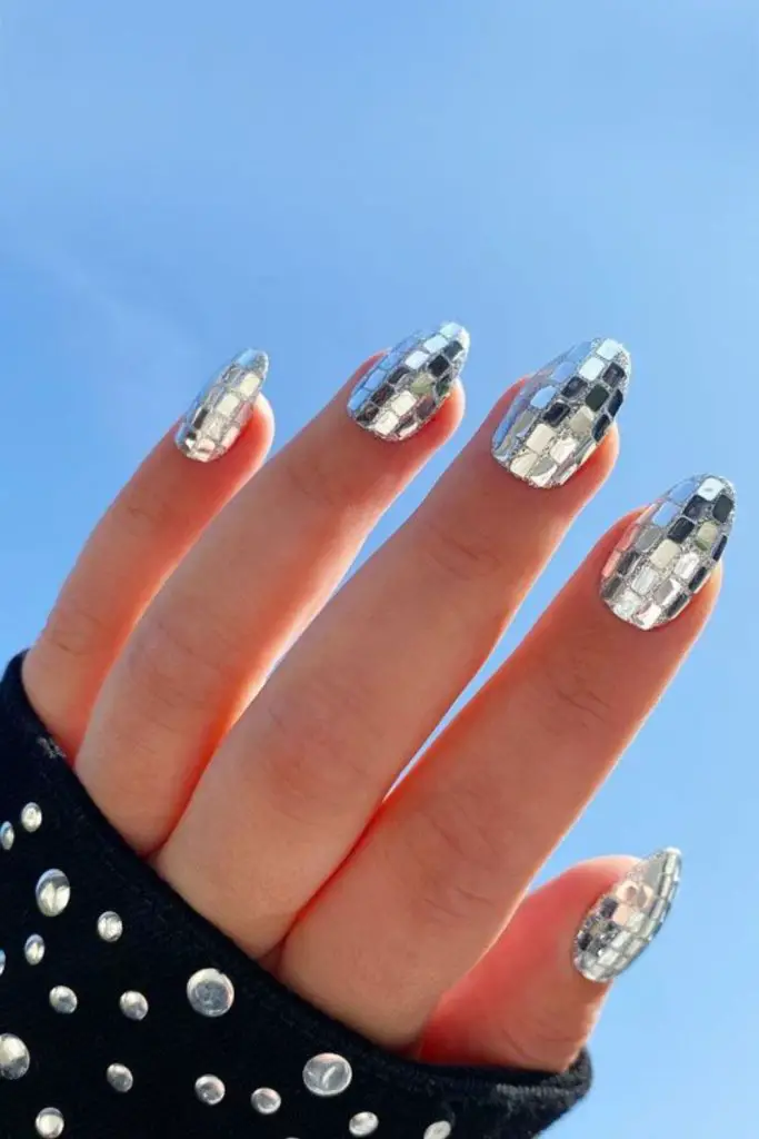 "Chrome nails mirroring vibrant disco vibes."