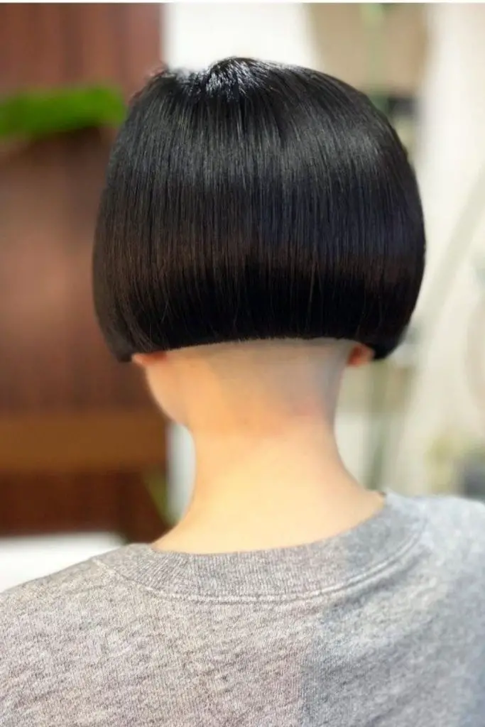 Modern cropped bowl with playful fringe.