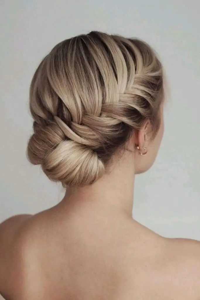Asymmetrical low knot with secure hold.