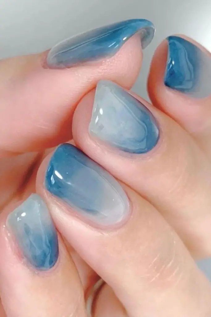 Airy blue-white glossy nails.