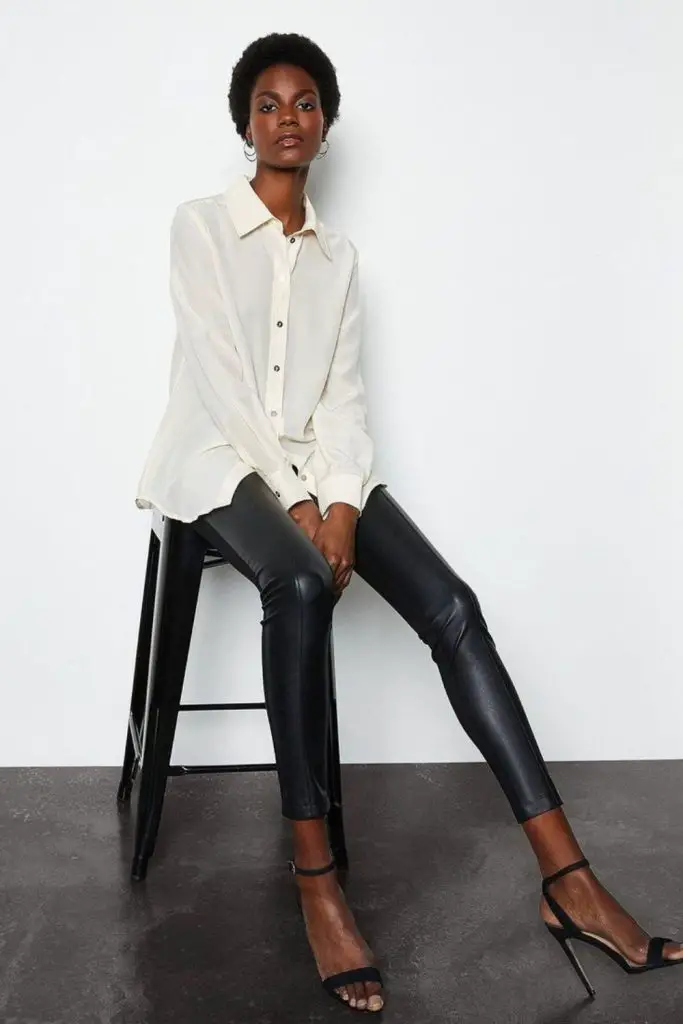 Light tunic with leather leggings outfit