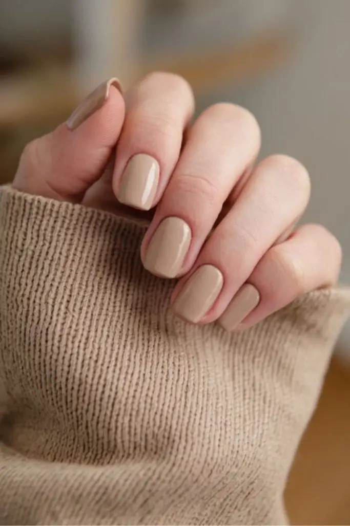 Caramel fog beige glossy summer nails
