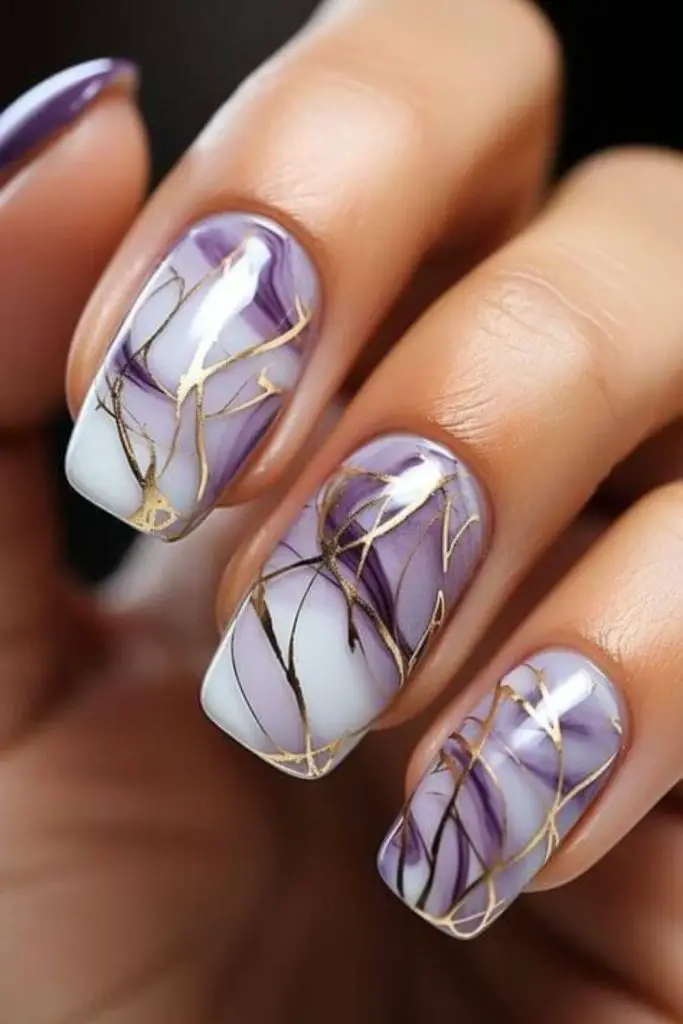 Marbled taupe-lilac nails with matte