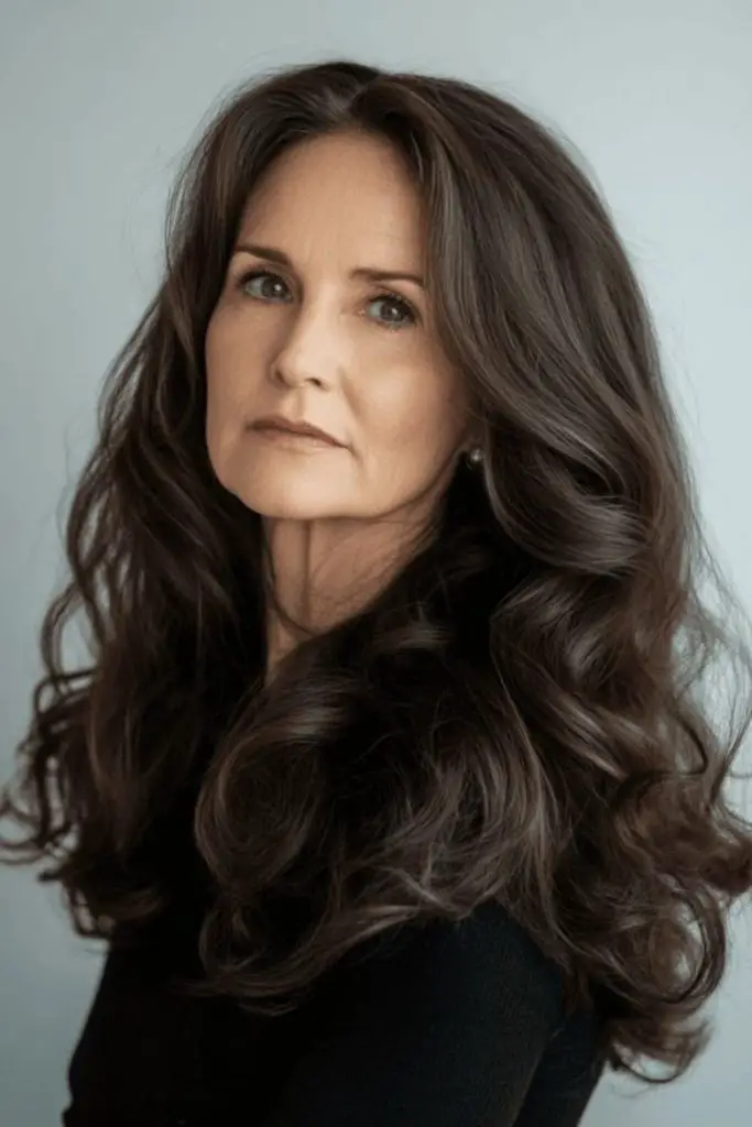 Driftwood-inspired soft flowing hair