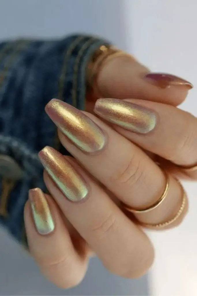 Glossy golden-brown syrupy shimmer nails
