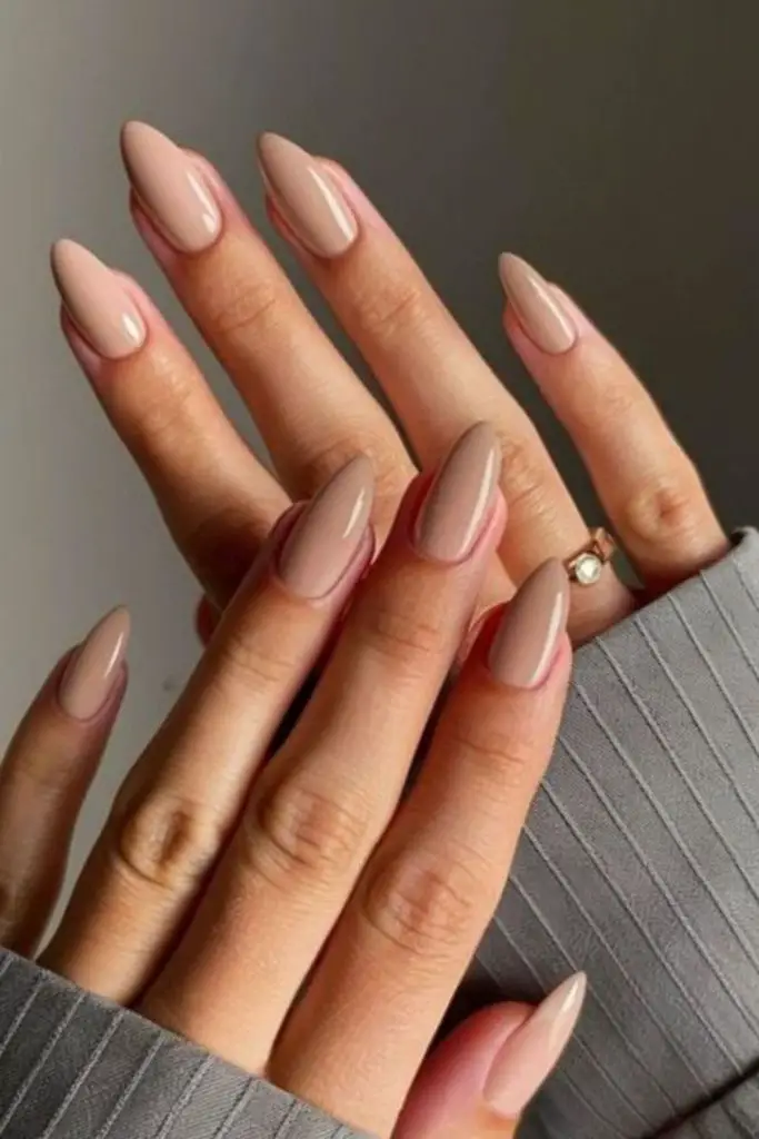 Candlelit nude elegant wedding nail design.