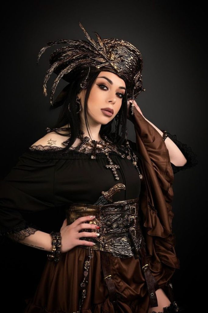 Cursed pirate mistress with tangled locks