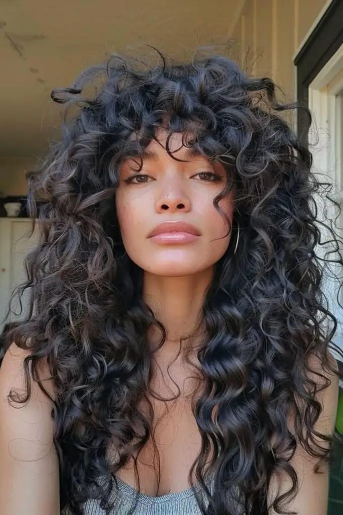 Soft frizz halo with subtle texture