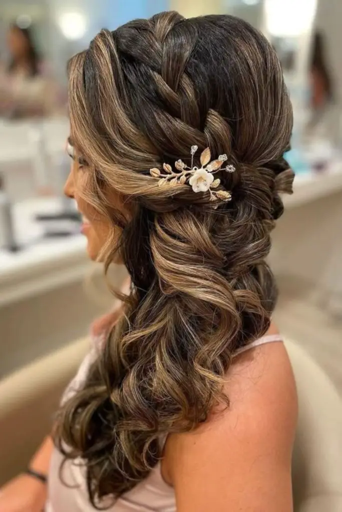 Side fishtails into loose waves