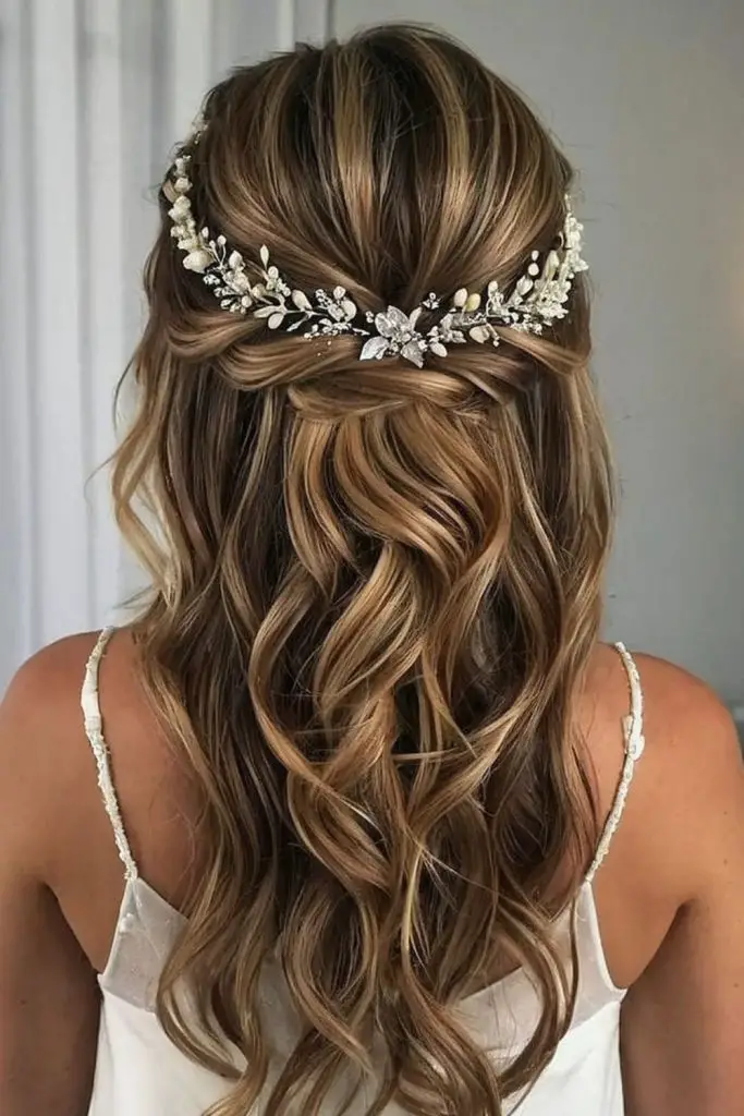 Pearled waves in loose half twist