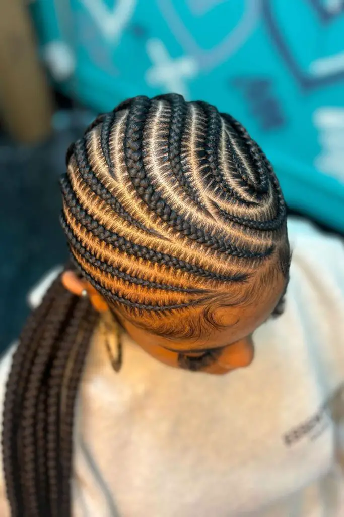 Snake patterned cornrows with wavy motion