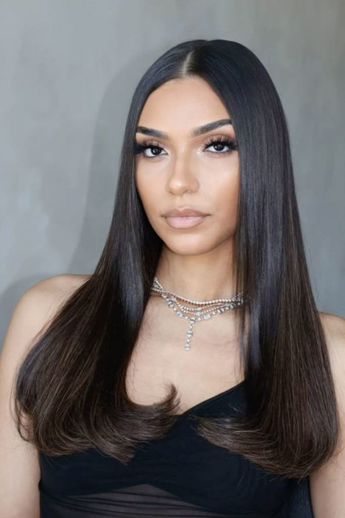 Straight flip ends retro hairstyle