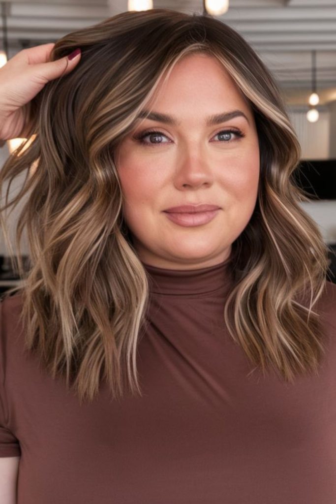 Collarbone wavy crop haircut for women