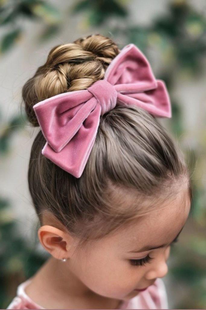Bow-shaped bun hairstyle for girls.