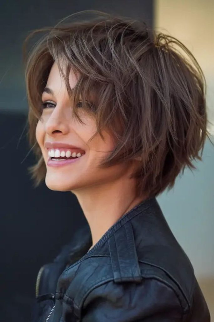 Harbor wind breezy layered bob.