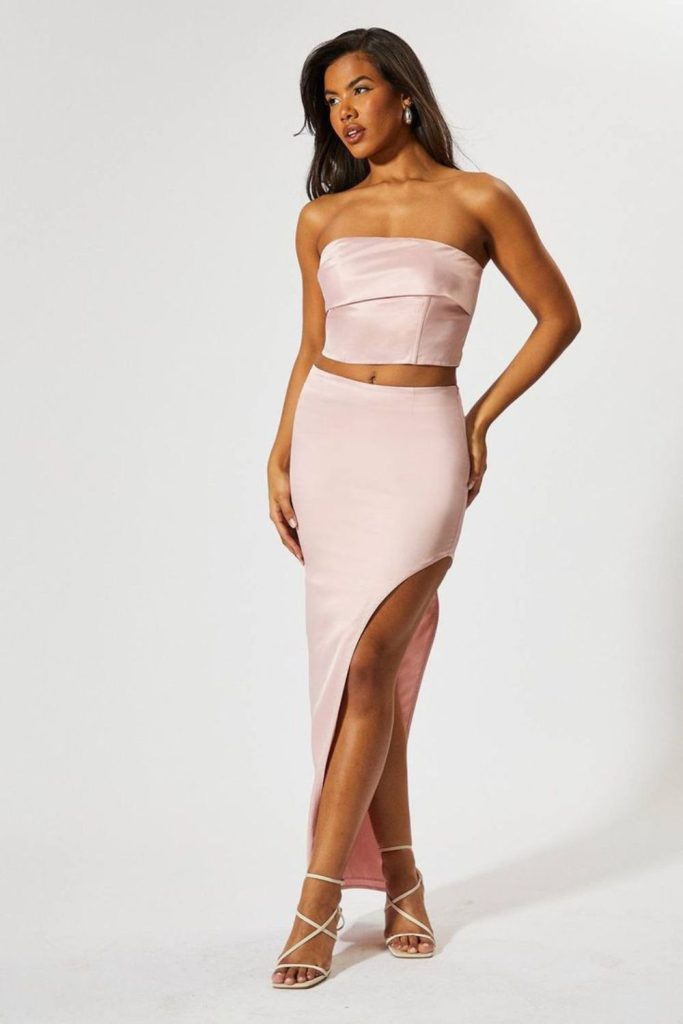 Mauve hour muse pastel elegance.