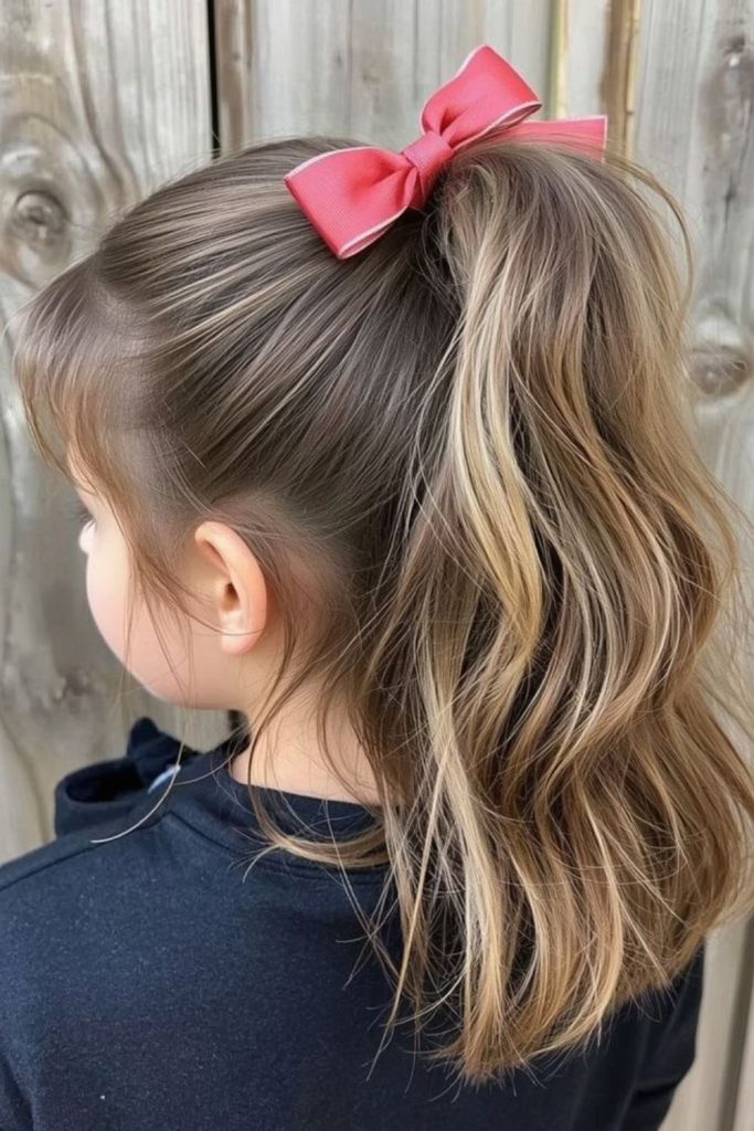 Ribbon-woven ponytail for kids’ photos.