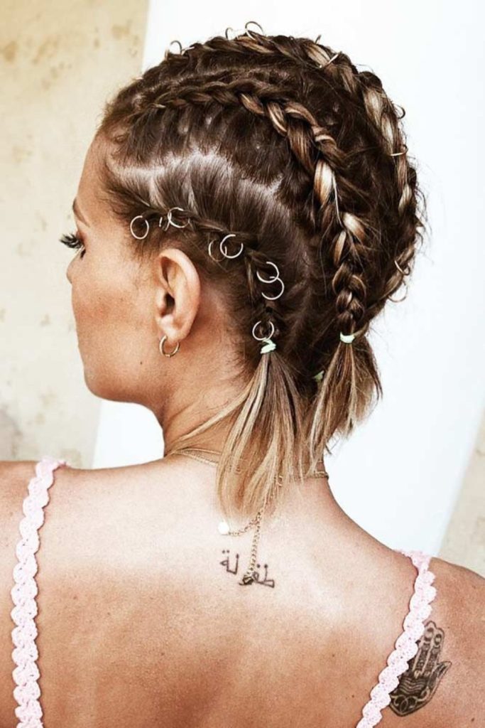 Short knotted braid with carved beads