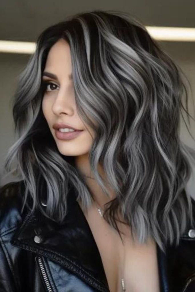 Charcoal tide-inspired textured wave bob