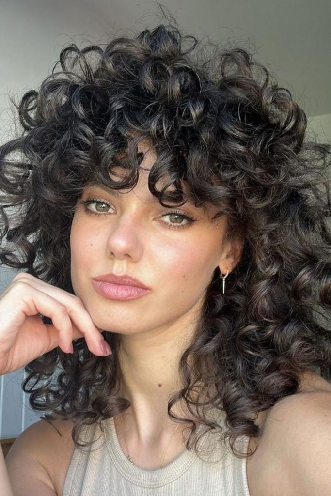 Curly fringe shaped like crescent