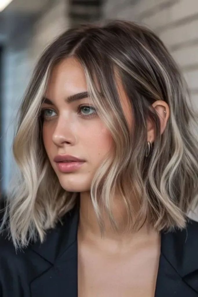 Pale grey lob with airy ripple