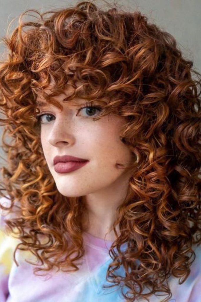 Curly fringe in soft arc