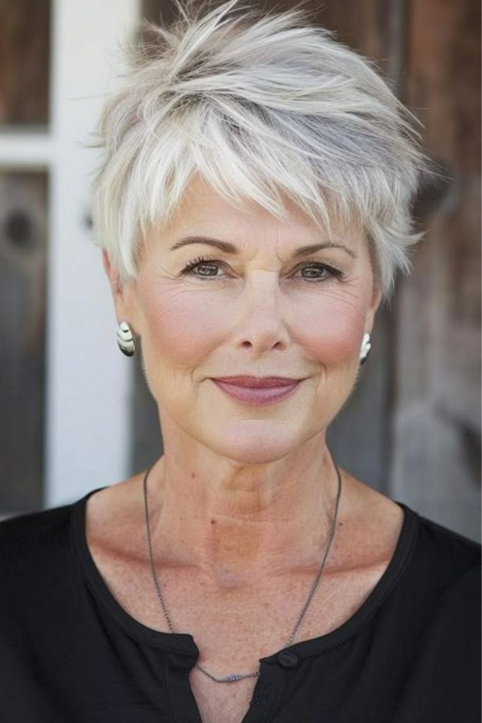 Asymmetrical pixie with airy crown lift