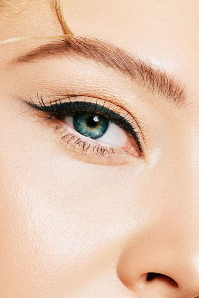 Feather light brows with airy lift