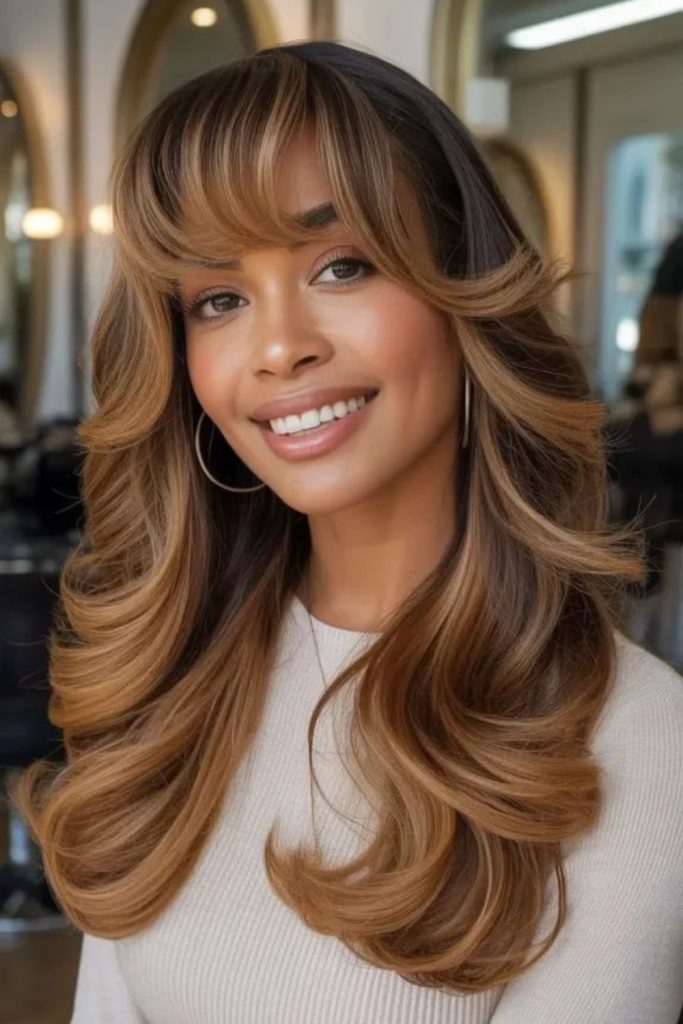 Wavy shag haircut with honey highlights
