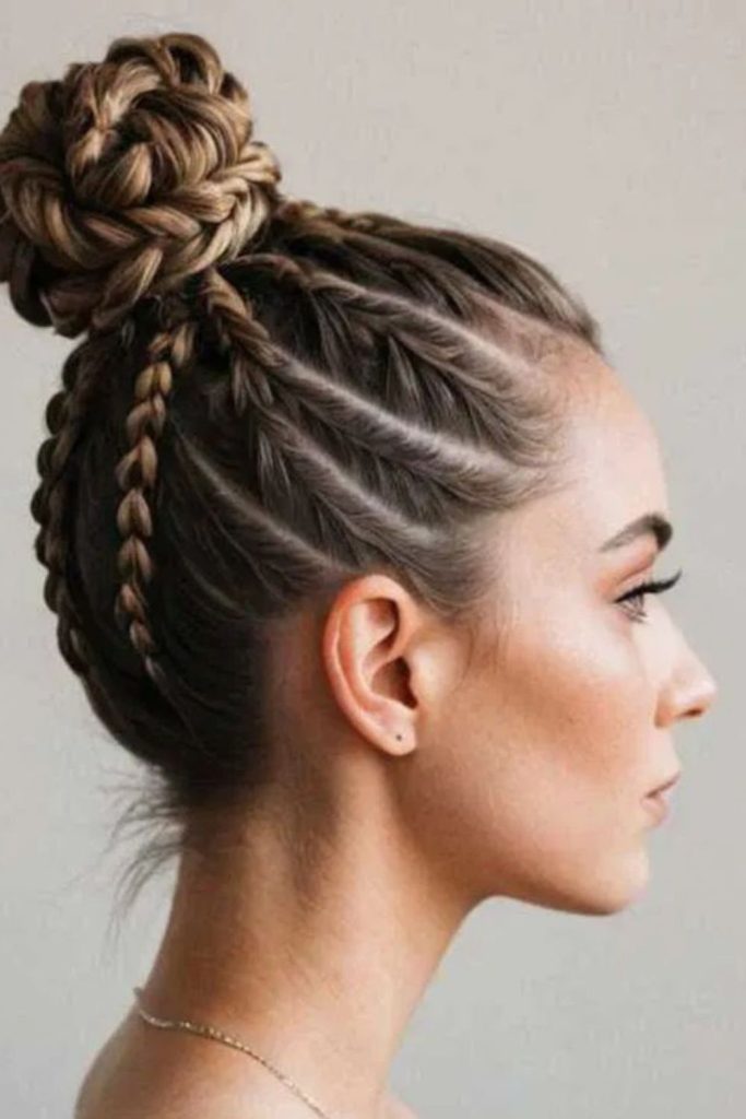 Top twisted loop with lively edges.