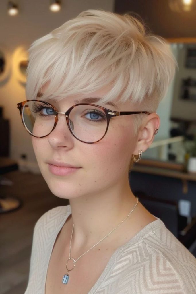 Minimalist pixie elongating upper shape