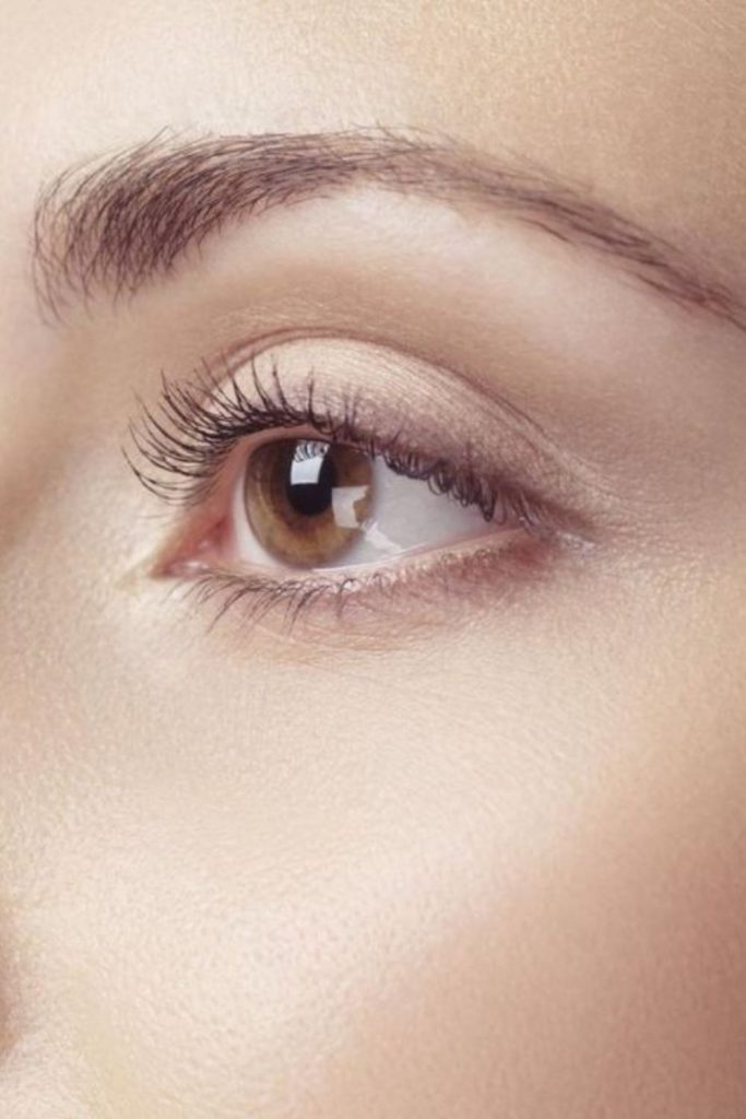 Slim glowing brows with lunar effect