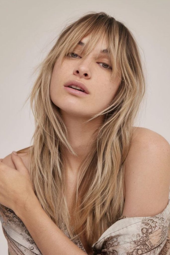 Floating feathery strands with gentle movement