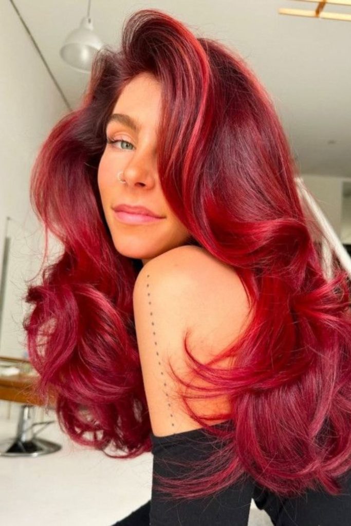 Shoulder-length red velvet flipped hairstyle