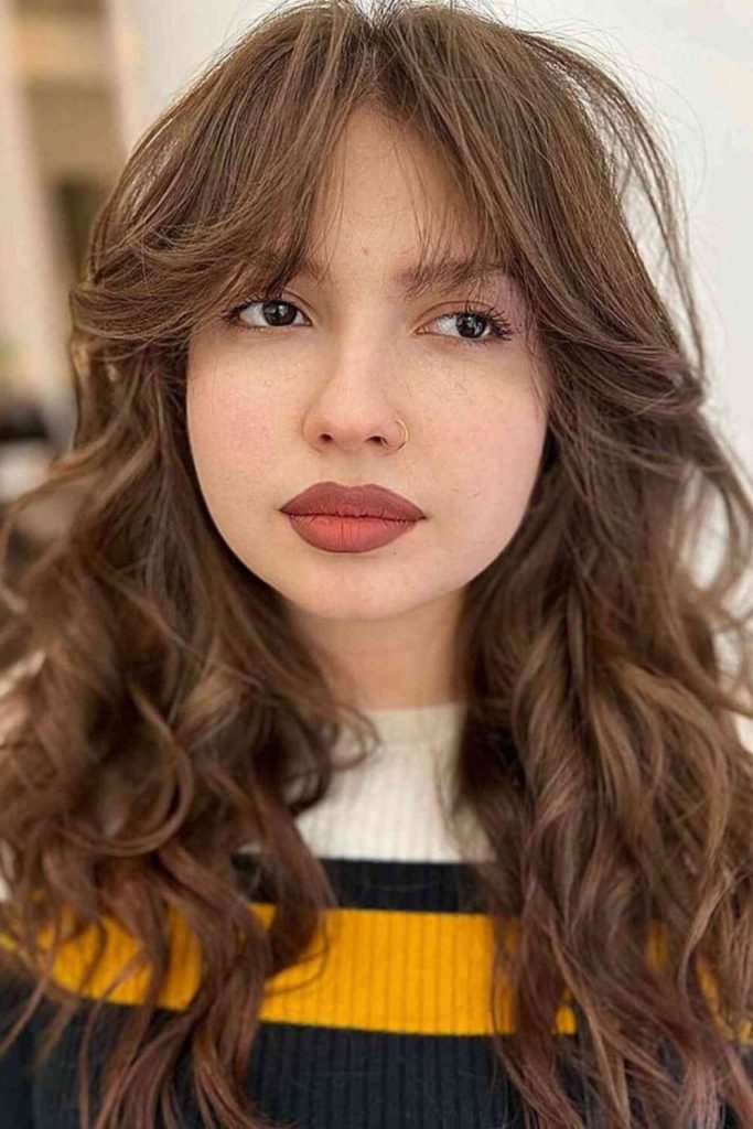 Retro swoop bangs add diagonal emphasis