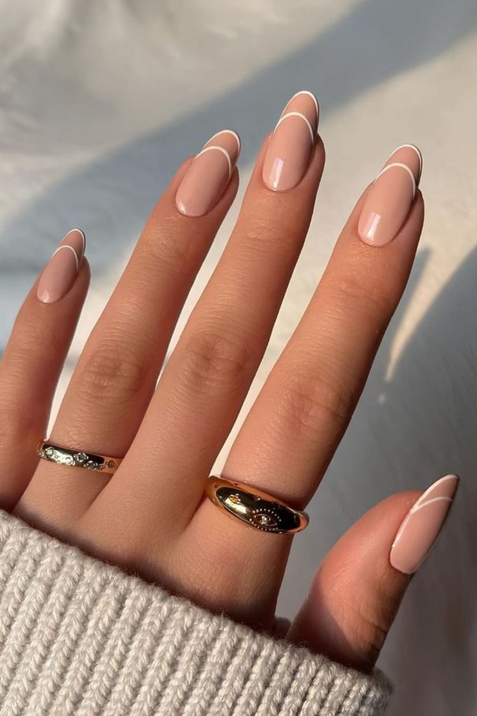 Smoky tipped nails with gradient curve
