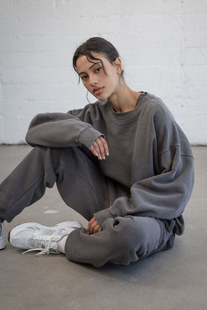 Storm gray sweatsuit relaxed urban style.