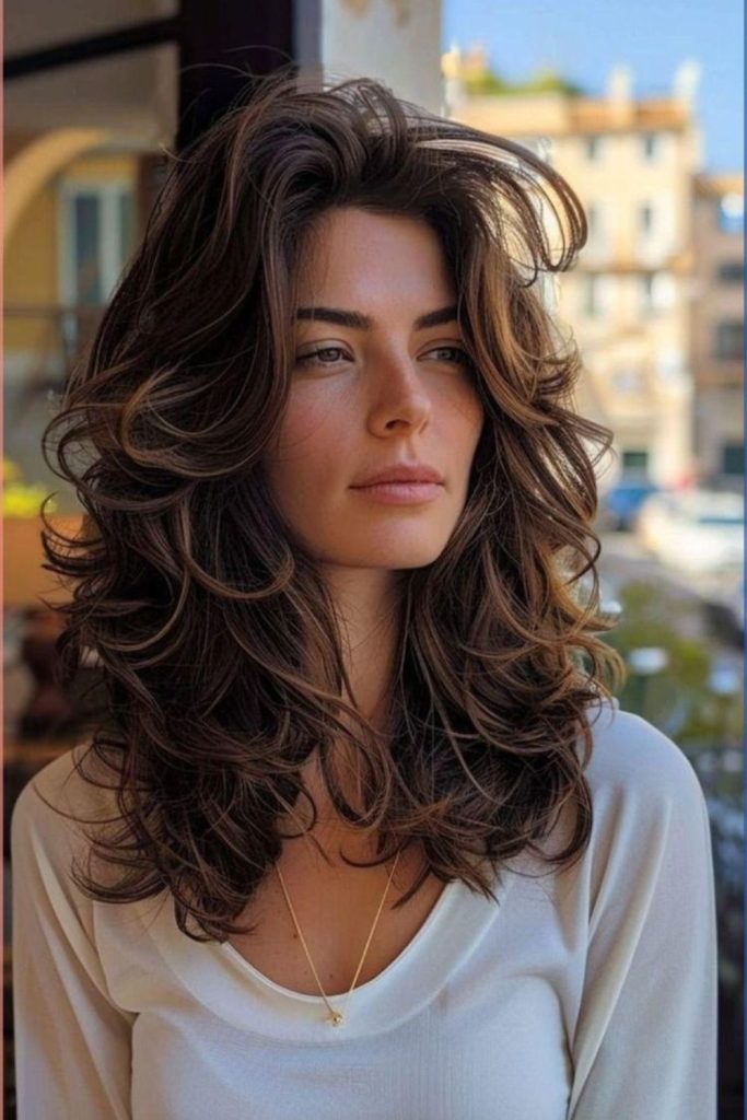 Light-catching wavy medium-length prism layers