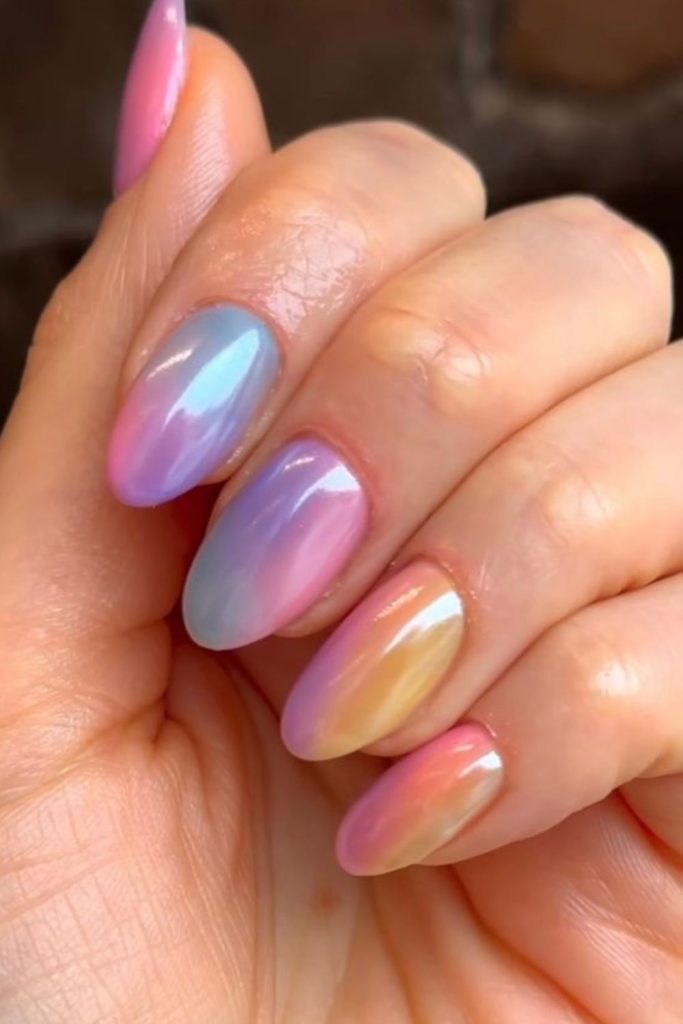 Multicolor nails with aurora-like streaks.