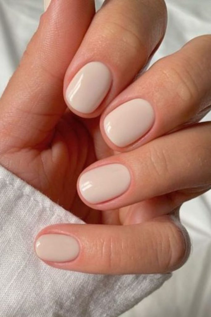 Elegant ivory short round nails