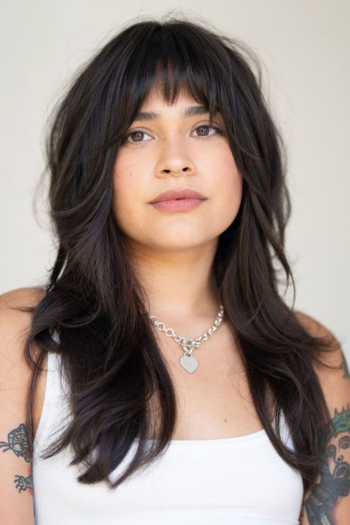 Crescent-shaped fringe hugging temple contours