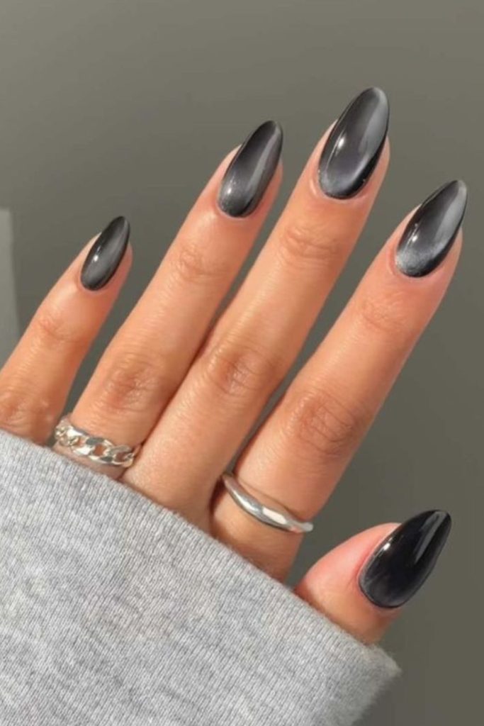 Thin horizontal lines on black nails